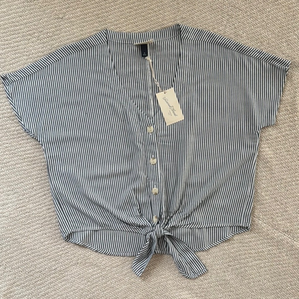 Universal Thread Blue Gray Short Sleeve Button Down Shirt